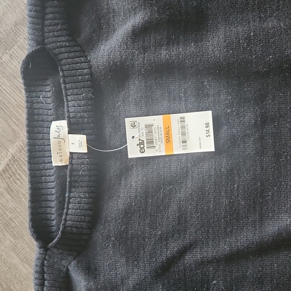 Sweater - Picture 2 of 6